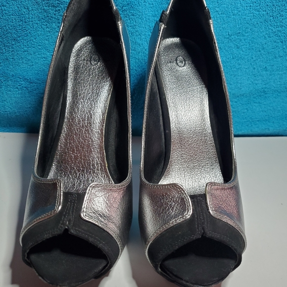 Joey Black and Silver High Heels Size 9 CUTE!! - Picture 3 of 15